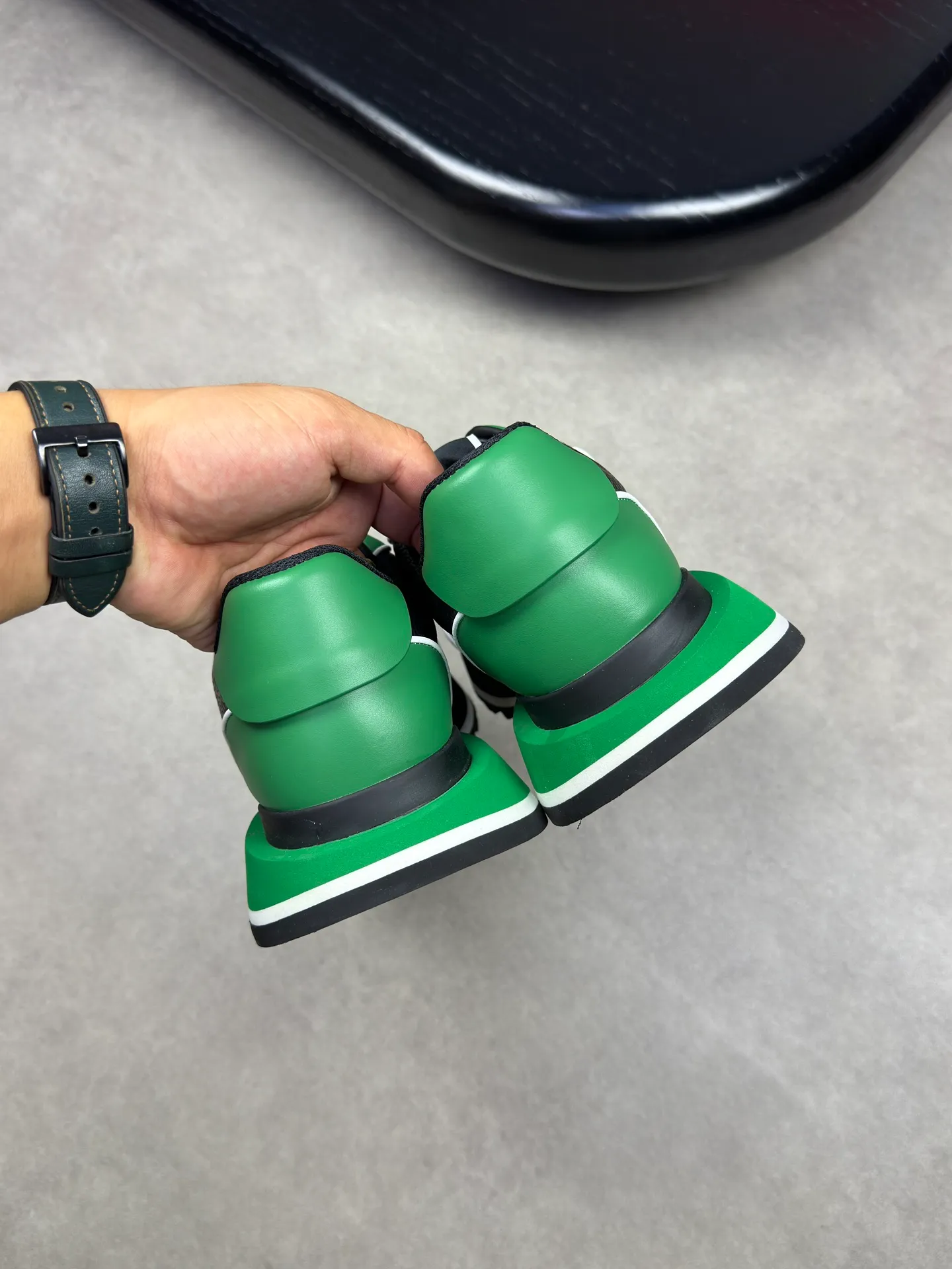 [VALENTINO] Valentino men's shoes 💰500💰 - High-end quality original order - Upper: 🔝 Nappa calf leather, tumbled calf leather, sewn brand plastic totem - Lining: brand mesh canvas, foot pad; water-dyed cow leather - Outsole: multi-color wear-resistant velvet·rubber; combined molded outsole -Super high quality control·Fine workmanship: highlighted (high-end·luxury·grade) -Size :38-44 (45 can be customized)·3300